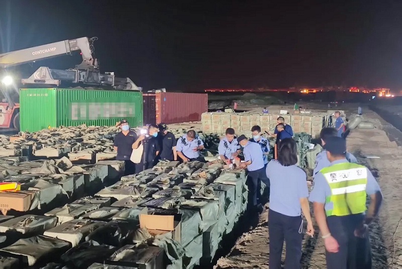 上海海关查获一起出口烟花爆竹伪瞒报案