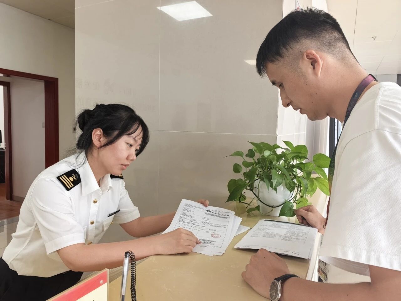 半小时放行！样车“飞”出海